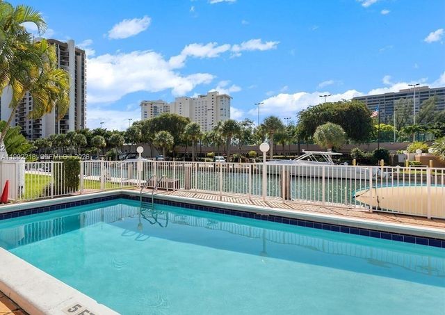 1650 NE 115th St 302, Miami, FL 33181