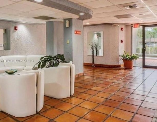 1650 NE 115th St 302, Miami, FL 33181