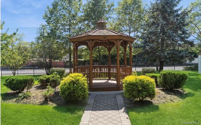 83 Finch 2B, Islip, NY 11751