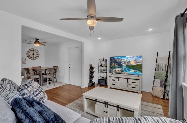 83 Finch 2B, Islip, NY 11751