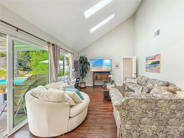 8371 Capistrano Avenue, West Hills, CA 91304