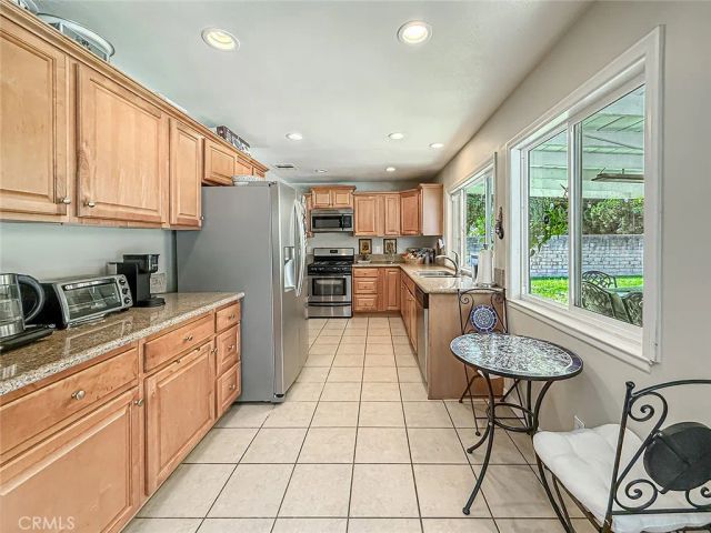 8371 Capistrano Avenue, West Hills, CA 91304