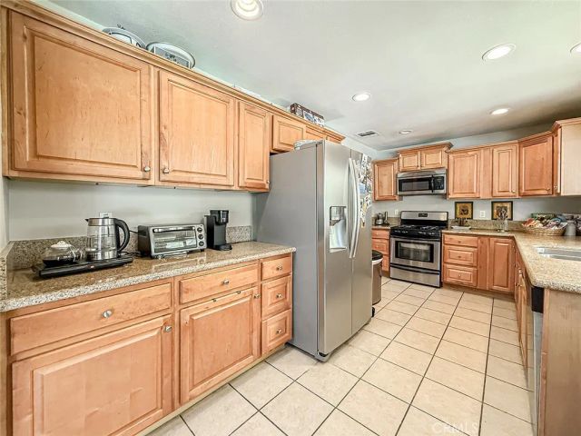 8371 Capistrano Avenue, West Hills, CA 91304