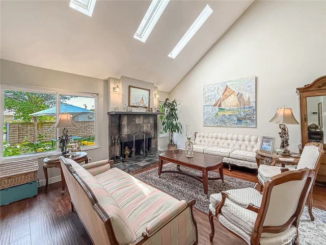 8371 Capistrano Avenue, West Hills, CA 91304