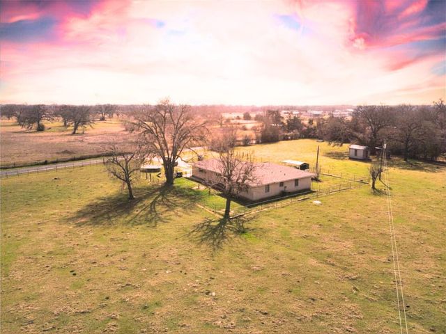 22052 Chapman Rd, Hempstead, TX 77445
