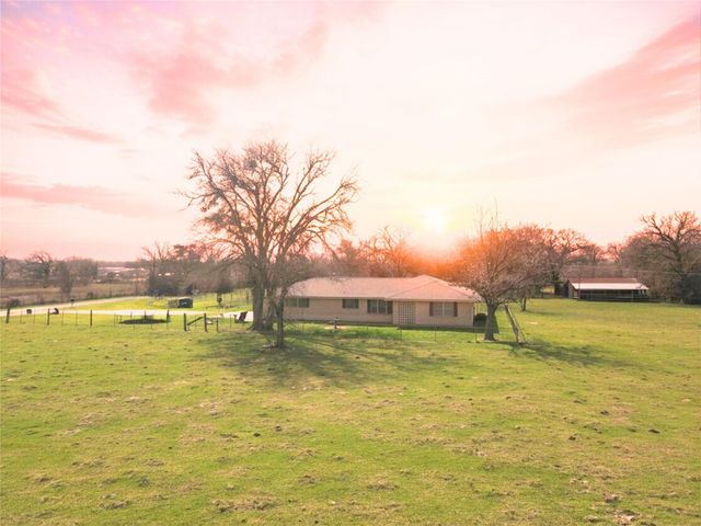 22052 Chapman Rd, Hempstead, TX 77445
