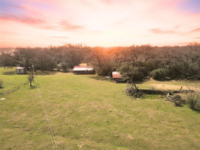 22052 Chapman Rd, Hempstead, TX 77445