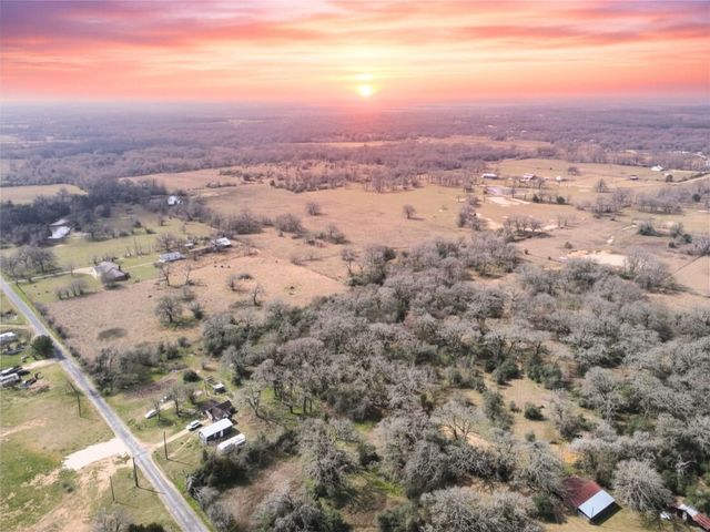 22052 Chapman Rd, Hempstead, TX 77445