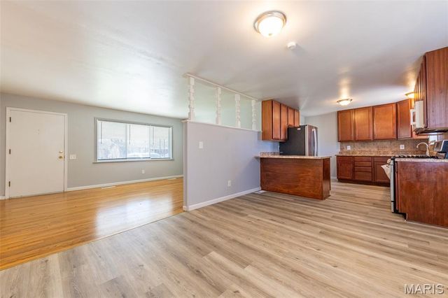 935 Kingsbrook Lane, Florissant, MO 63031