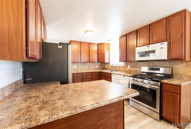 935 Kingsbrook Lane, Florissant, MO 63031