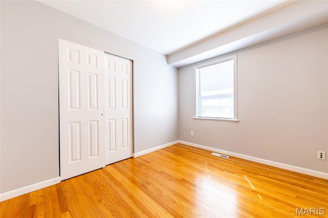 935 Kingsbrook Lane, Florissant, MO 63031