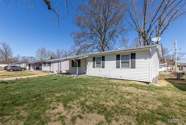 935 Kingsbrook Lane, Florissant, MO 63031