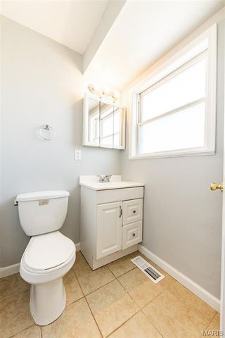 935 Kingsbrook Lane, Florissant, MO 63031