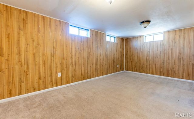 935 Kingsbrook Lane, Florissant, MO 63031