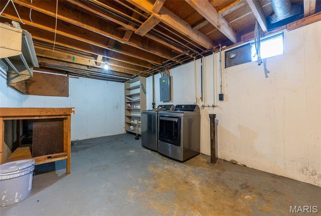 935 Kingsbrook Lane, Florissant, MO 63031