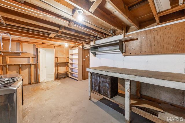 935 Kingsbrook Lane, Florissant, MO 63031