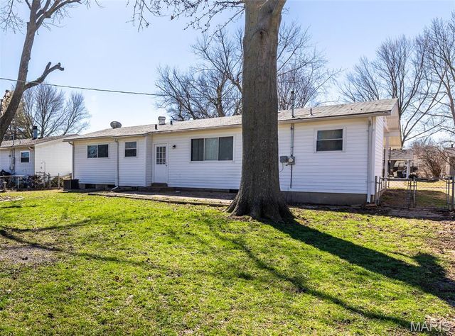 935 Kingsbrook Lane, Florissant, MO 63031