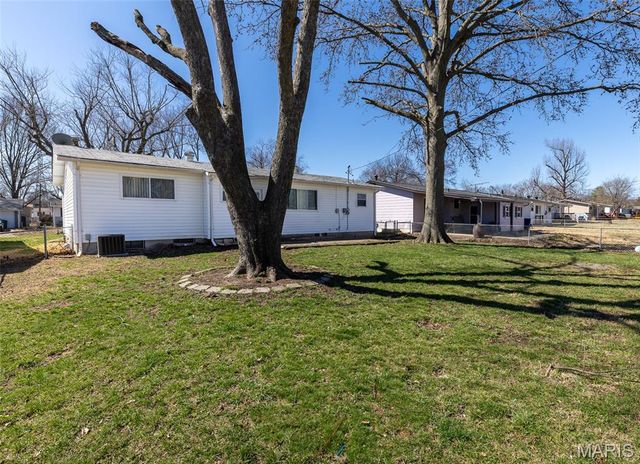 935 Kingsbrook Lane, Florissant, MO 63031