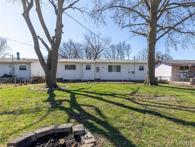 935 Kingsbrook Lane, Florissant, MO 63031