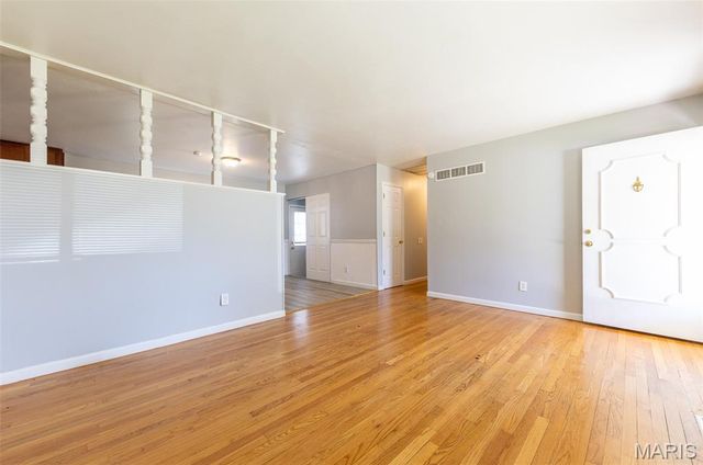 935 Kingsbrook Lane, Florissant, MO 63031