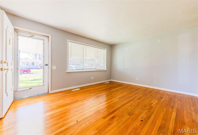 935 Kingsbrook Lane, Florissant, MO 63031