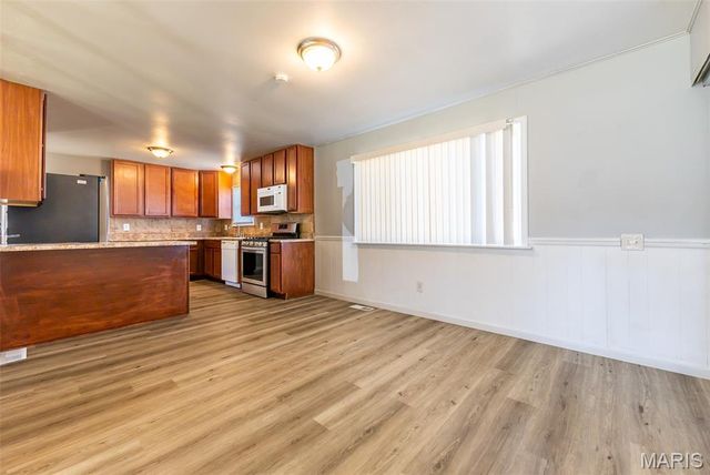 935 Kingsbrook Lane, Florissant, MO 63031