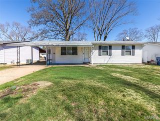 935 Kingsbrook Lane, Florissant, MO 63031