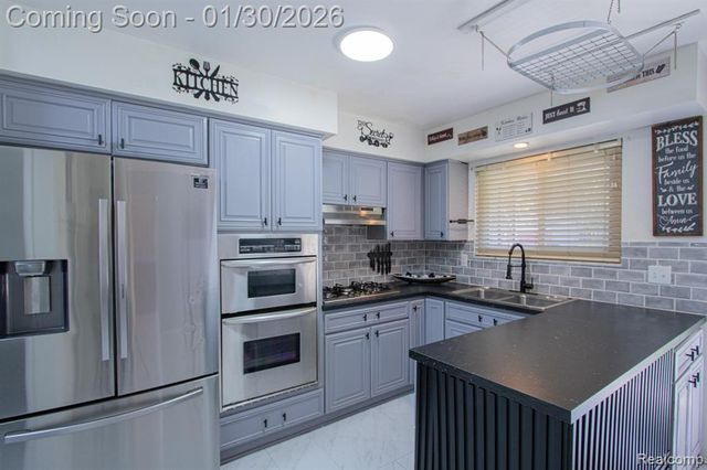 38684 Meadowlawn Street, Wayne, MI 48184