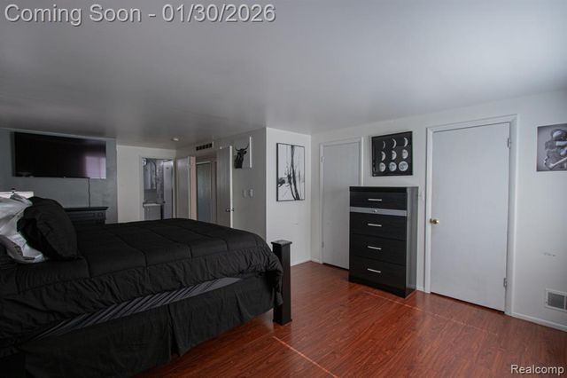 38684 Meadowlawn Street, Wayne, MI 48184