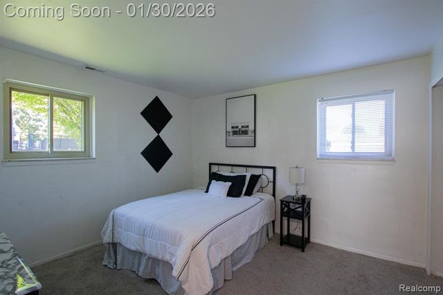 38684 Meadowlawn Street, Wayne, MI 48184