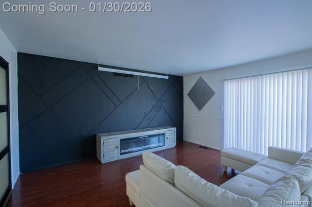 38684 Meadowlawn Street, Wayne, MI 48184