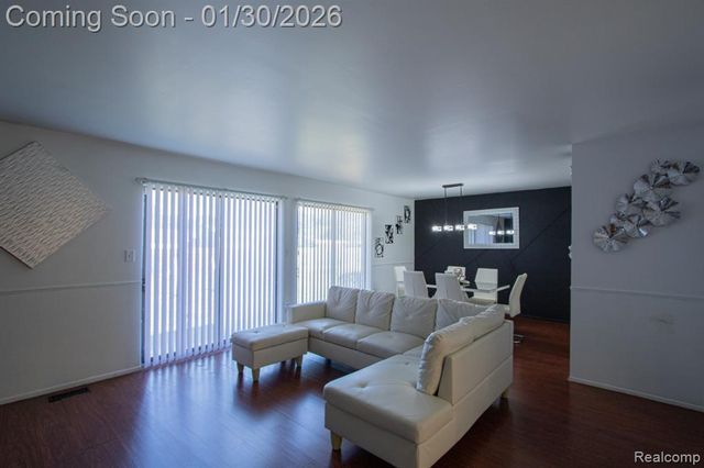 38684 Meadowlawn Street, Wayne, MI 48184