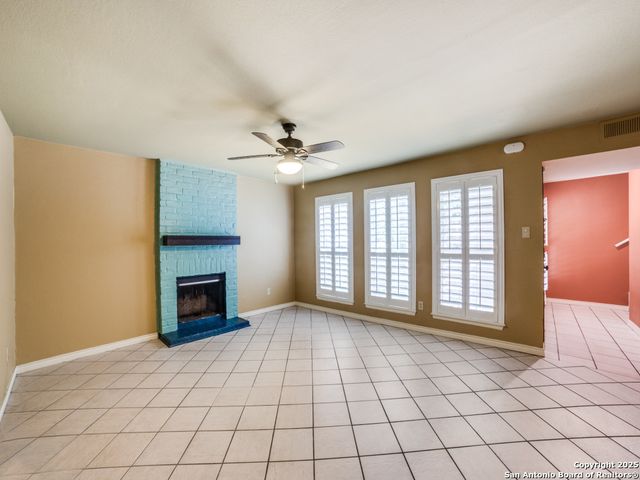 7711 Callaghan Rd Apt 302, San Antonio, TX 78229