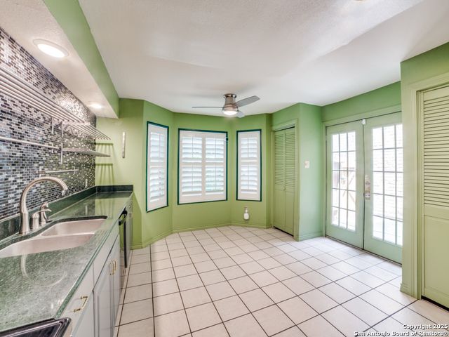 7711 Callaghan Rd Apt 302, San Antonio, TX 78229