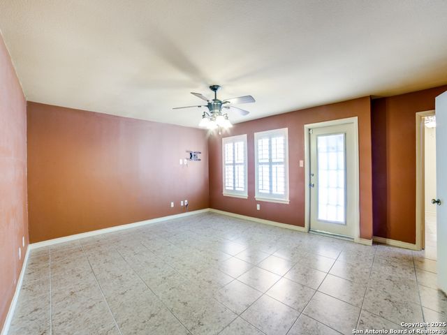 7711 Callaghan Rd Apt 302, San Antonio, TX 78229