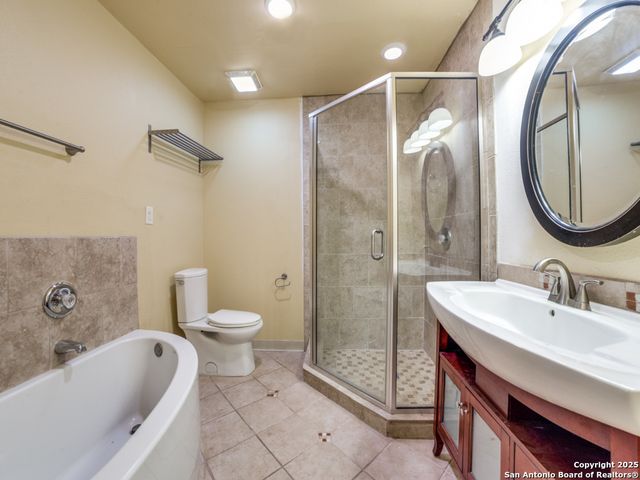 7711 Callaghan Rd Apt 302, San Antonio, TX 78229
