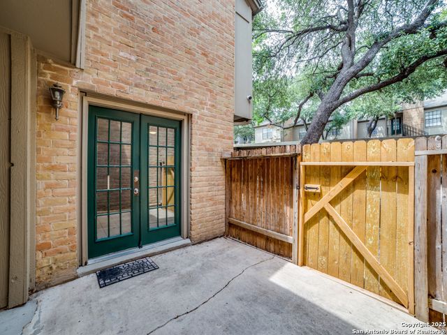7711 Callaghan Rd Apt 302, San Antonio, TX 78229