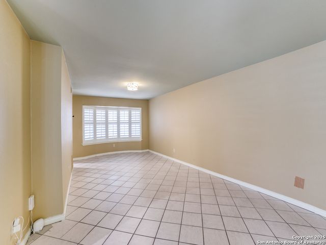 7711 Callaghan Rd Apt 302, San Antonio, TX 78229