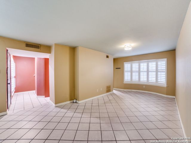7711 Callaghan Rd Apt 302, San Antonio, TX 78229
