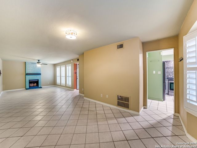 7711 Callaghan Rd Apt 302, San Antonio, TX 78229