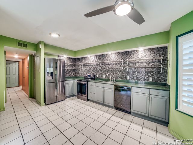 7711 Callaghan Rd Apt 302, San Antonio, TX 78229
