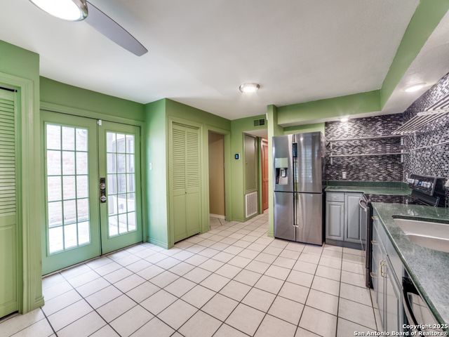 7711 Callaghan Rd Apt 302, San Antonio, TX 78229