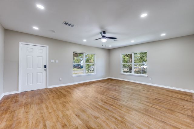 609 W Owings Street, Denison, TX 75020