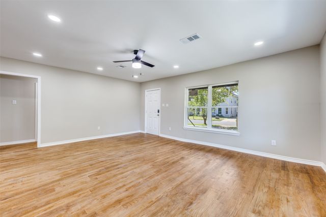 609 W Owings Street, Denison, TX 75020