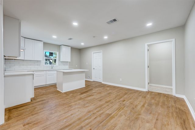 609 W Owings Street, Denison, TX 75020