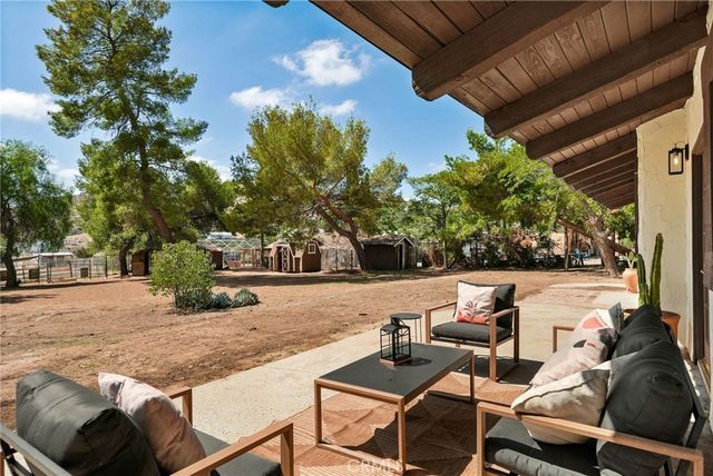 11560 Darling, Agua Dulce, CA 91390
