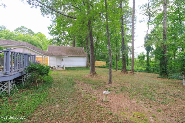 697 Country Place Drive, Pearl, MS 39208