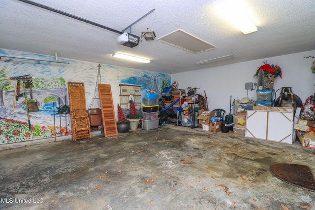 697 Country Place Drive, Pearl, MS 39208