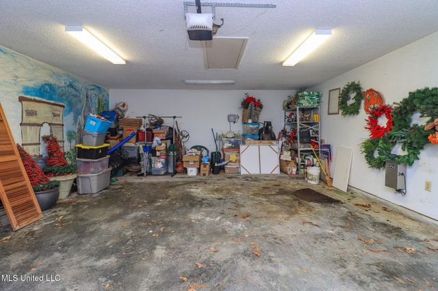 697 Country Place Drive, Pearl, MS 39208