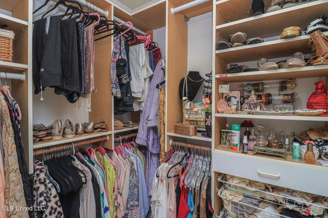 697 Country Place Drive, Pearl, MS 39208